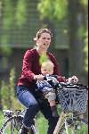 Neerijnen 3 mei 2001
Babette v Veen met haar zoontje