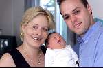 Fijnaart 25 juni 2001
Frans Bauer en zijn vriendin Mariska met hun zoontje Christiaan.