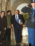 Amsterdam 13 januari 2003
Nieuwjaarsreceptie koningin Beatrix op paleis op de dam.
Pieter v Vollenhoven met wandelstok