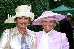 Breukelen 13 juni 2001
Haringparty op Neyenrode.
Vrouw Tom Westermeijeren vrouw Hans Schmidt (l)

P