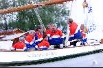 Muiden 9 juni 2001
Prins Willem Alexander en Yvonne v Gennip, Cees Wolzak, Jan Loorbach en Ruud Onstein varen met de Groene Draeck. Allen zijn lid van de club van 144