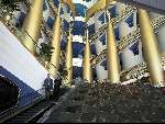 Dubai 7 Mei 2001
Het duurste en mooiste hotel van de wereld
Zes sterren hotel Burj Al Arab
Het gehele interieur van bladgoud