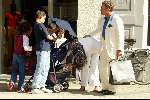 Amsterdam 15 juni 2002
Baruch Moszkowicz met zijn vrouw en 5 kinderen