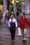 Den Haag 3 juni 1999
Emily Bremers met haar vriend  Baron Floris van Hovell van Wezeveld en Westerflier wandelend in het centrum van Den Haag


P