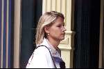 Den Haag 17 juli 1999
Emily Bremers shoppend en wandelend  l op een zaterdagochtend