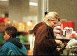 Den Haag, 19 januari 1999
Emily Bremers aan de kassa bij Albert Heijn