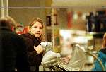 Den Haag 19 januari 1999
Emily Bremers shoppend bij de Albert Heijn in Den Haag.