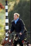 Den Haag 24 april 2003
emily bremers op fiets