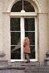 Emily Bremers bij het paleis van Prins willem Alexander 
25 Juni 1998