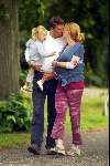 Hilversum 8 juni 2002
Esther Duller met baby en man en dochter