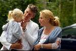 Hilversum 8 juni 2002
Esther Duller met baby en man en dochter