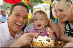 Fijnaart 23 juni 2002
1e verjaardag Christiaan Mariska en Frans Bauer