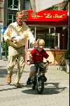 Amsterdam 25 juni 2002
Jack Spijkerman met zijn fietsende zoontje