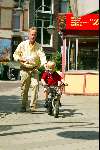 Amsterdam 25 juni 2002
Jack Spijkerman met zijn fietsende zoontje