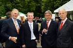 Breukelen11 juni 2002
Haringparty Neijenrode
Pieter v Vollenhoven, Jochem Uytdehage en Bram Peper