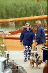 Muiden 17 juni 2002

Koningin beatrix neemt haar hondjes mee als ze gaat varen met de Groene Draeck.