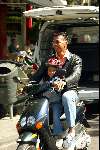 Amsterdam 1 juni 2002
Ruud Gullit met joelle op scooter