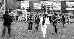 Het Kasteel 1981
Optreden van Andre Hazes voor de wedstrijd tussen Sparta-PSV. Links fotografen George Verbaan, Piet v d Klooster en Ton de Haan
