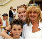 Kaatsheuvel 22 juni 2003
Opening nieuwe show efteling
Corry Konings met kinderen