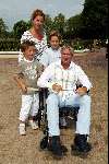Kaatsheuvel 22 juni 2003
Opening nieuwe show in de efteling
Dries Roelvink in rolstoel met gezin