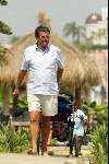 Marbella 15 juni 2003
Edwin de Vries wandelend met kinderwagen