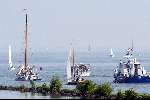 Muiden 1 juni 2003
Koningin Beatrix varen met de groene draeck samen met een politie boot