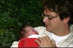 Tilburg 20 Juni 2003
Guus Meeuwis met zijn pas geboren dochter.