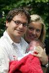 Tilburg 20 Juni 2003
Guus Meeuwis met zijn vriendin en pas geboren dochter.