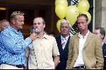 Alphen aan de rijn 9 juni 2003
Huldiging martin verkerk na finale roland garros
martin met tjerk bogstra henk angenent