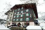 Lech 8 februari 2003
Koningin Beatrix met vriendinnen bij hotel POST
in Lech
Hotel Post
