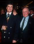 1993 Johnny Kraaijkamp Sr. en Johnny Kraaijkamp Jr. met een glaasje champagne