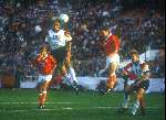 WK Voetbal Duitsland-Nederland, eindstand 2-1
Jurgen Klinsman in duel met Frank de boer