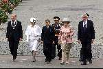 Amsterdam 23 mei 2000
De keizer en Keizerin van Japan bezoeken Nederland.
Koningin Beatrix   op de dam bij kranslegging.