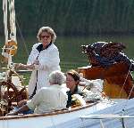 Muiden 1 juni 2003
Koningin Beatrix varen met de groene draeck