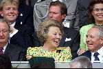 Rotterdam, 2 juli 2000   Euro 2000
Frankrijk-Italie, eindstand na verlenging 2-1
Koningin Beatrix met naast haar Koning Albert van Belgie en Prins Willem Alexander
