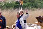 Muiden 6 mei 2001
Koningin Beatrix achter het roer van de Groene Draeck.