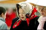 Lech 8 februari 2003
Koningin Beatrix met hoofddoeken vriendin  op skivakantie in Lech