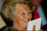 Amsterdam20 juni 2003
Koningin Beatrix  bij uit uitreiking van de zilveren anjers in het paleis op de dam