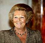 Amsterdam20 juni 2003
Koningin Beatrix  bij uit uitreiking van de zilveren anjers in het paleis op de dam