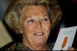 Amsterdam20 juni 2003
Koningin Beatrix  bij uit uitreiking van de zilveren anjers in het paleis op de dam