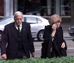 Amsterdam 21 juni 2001
Antonvan Leeuwenhoekkliniek
Operatie van Pieter v Vollenhoven
Koningin Beatrix met veiligheidsman