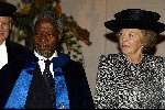 Tilburg 21 november 2002
Koningin Beatrix en Prins Willem Alexander bij eredoctoraat Kofi Annan