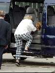 Muiden 22 juni 2003
Koningin Beatrix varen met groene draeck met haar hondje