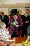 Baarn 23 april 2003
Koningin Beatrix op bezoek bij bejaarden