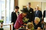 Baarn 23 april 2003
Koningin Beatrix op bezoek bij bejaarden