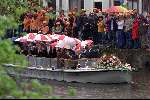 Leiden, 29 april 2000
Koninginnedag 2000
Koningin Beatrix op een rondvaartboot