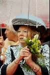 Meppel 30 april 2002
Koninginnedag 2002 Koningin Beatrix onder de paraplu