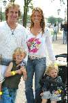 Kaatsheuvel 22 juni 2003
Opening nieuwe show in de efteling
Marco Borsato met Leontine Borsato en kinderen