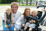 Kaatsheuvel 22 juni 2003
Opening nieuwe show in de efteling
Marco Borsato met Leontine Borsato en kinderen