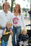 Kaatsheuvel 22 juni 2003
Opening nieuwe show in de efteling
Marco Borsato met Leontine Borsato en kinderen